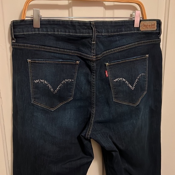 Levi’s Perfectly Shaping 512 Bootcut Jeans - Picture 7 of 9